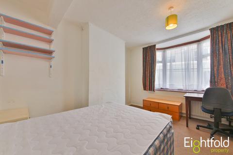 3 bedroom terraced house to rent, Edinburgh Road, Brighton