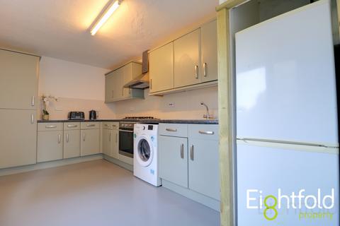 3 bedroom flat to rent, Fitch Drive, Brighton