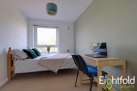 3 bedroom flat to rent, Fitch Drive, Brighton