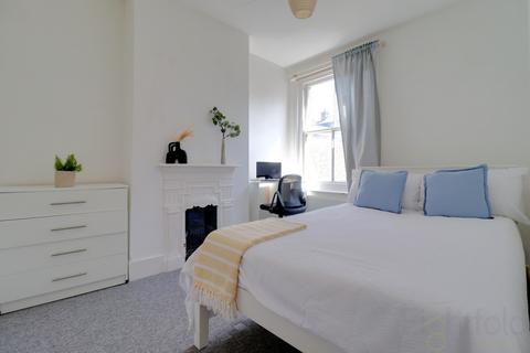 4 bedroom terraced house to rent, Riley Road, Brighton