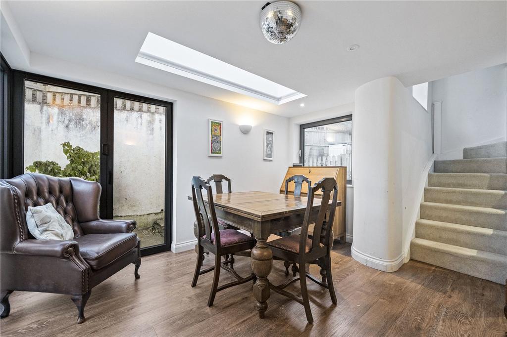 Aveton Gifford, Kingsbridge, Devon, TQ7 4 bed end of terrace house £