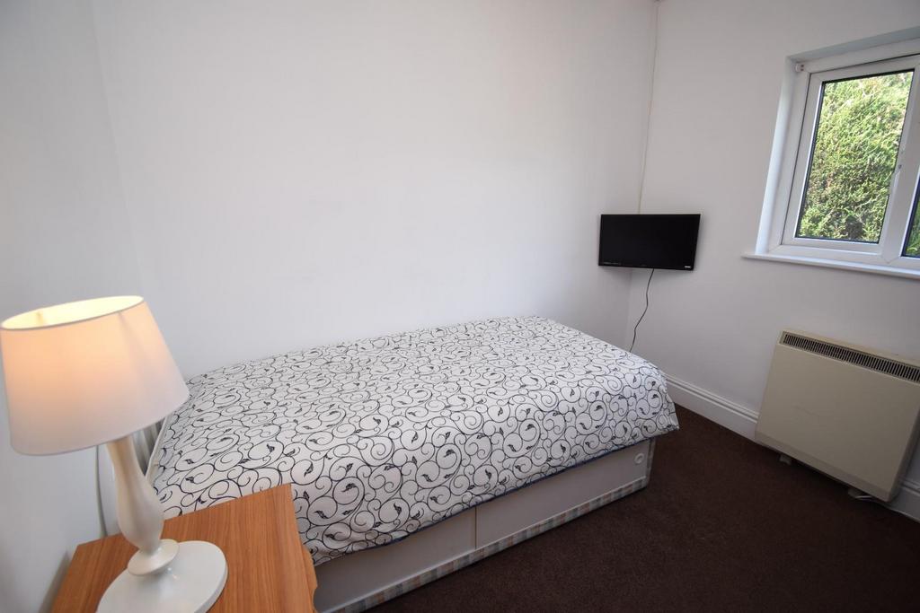 Bedroom 2.JPG