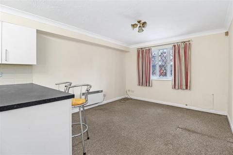 1 bedroom flat for sale - Timbers Court, Hailsham