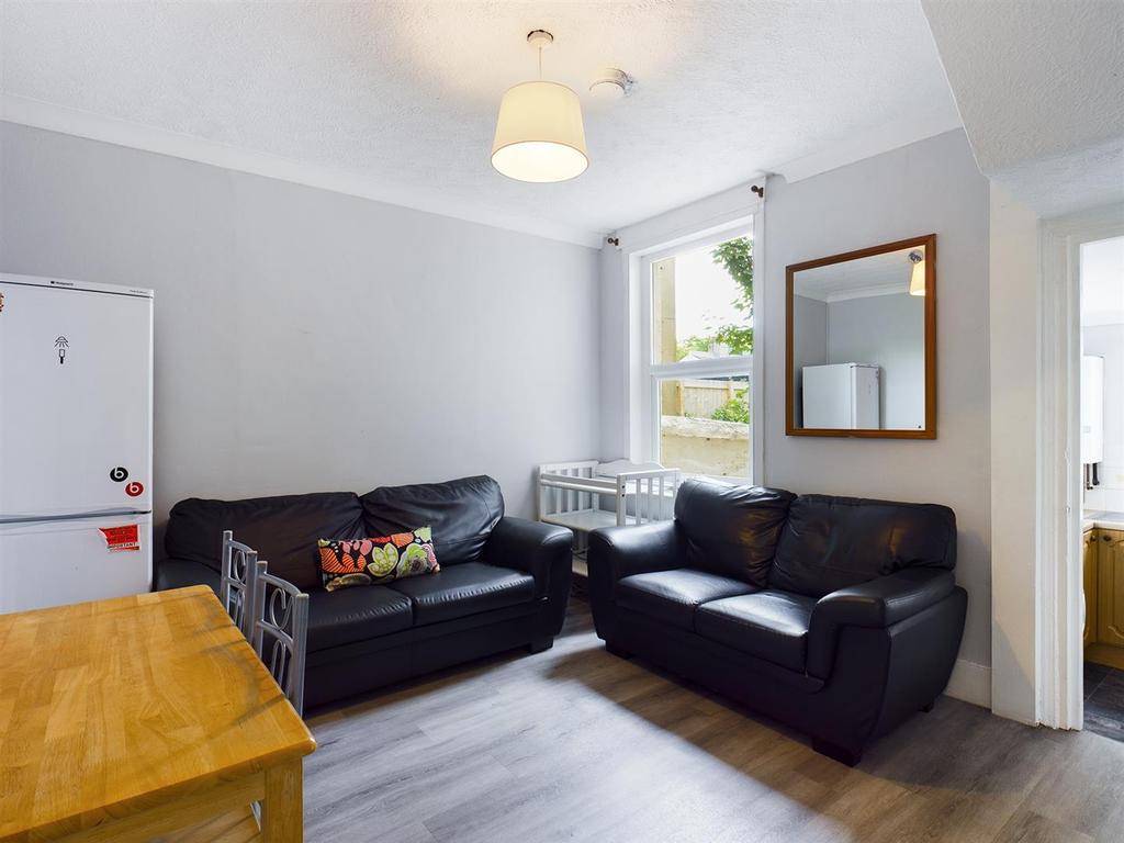 Ladysmith Road, Brighton 4 bed terraced house £2,300 pcm (£531 pw)