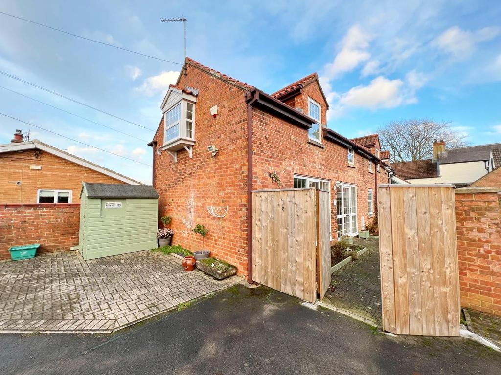 Hardwick Mews, West Park Lane... 2 bed semidetached house £225,000