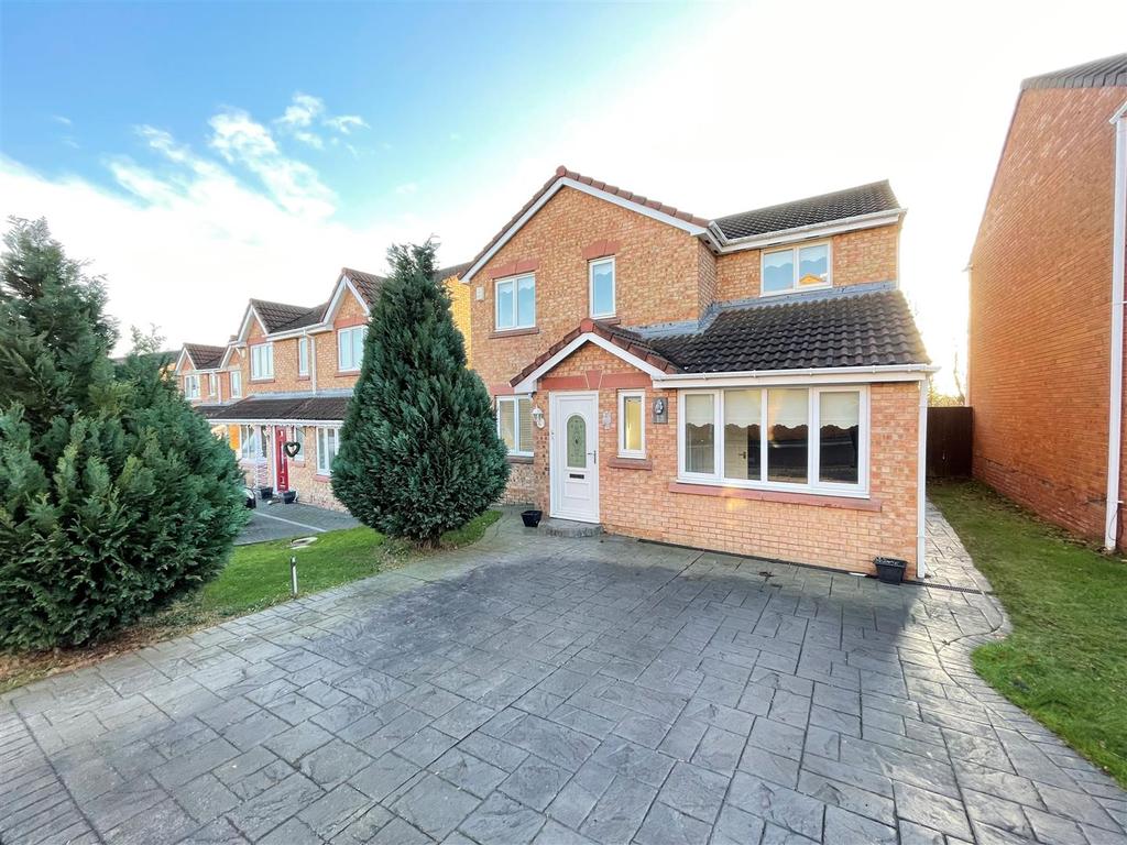 Nuthatch Close, Cuthbert... 3 bed detached house £750 pcm (£