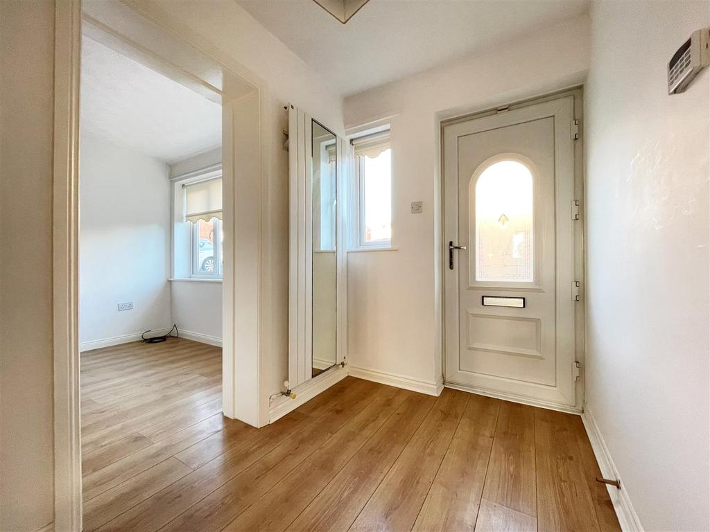 Nuthatch Close, Cuthbert... 3 bed detached house £750 pcm (£