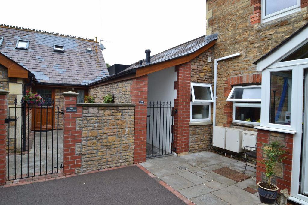 Ferndale Road, Portishead 2 bed house £1,200 pcm (£277 pw)