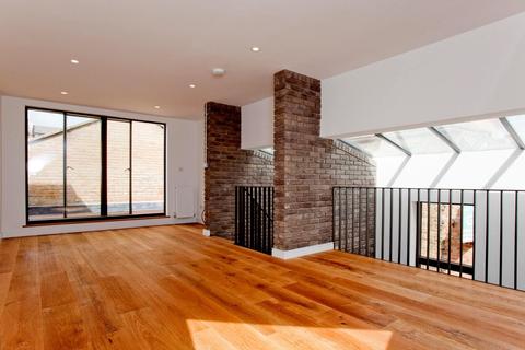 8 Voss Street, London, E2 6JE