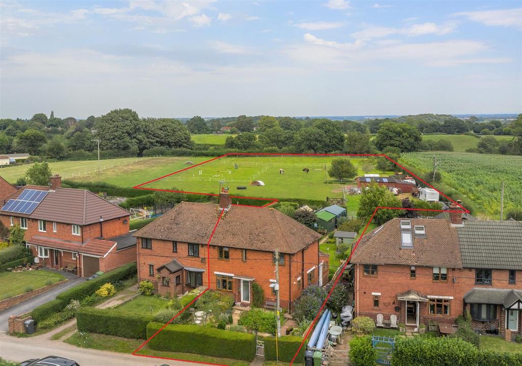 37 Beauty Bank, Whitegate, Cheshire... 3 bed equestrian property £410,000
