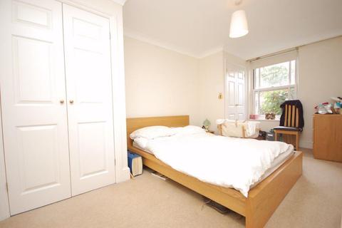2 bedroom flat to rent - Deerhurst Crescent, Hampton Hill