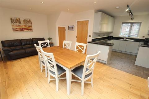 4 bedroom townhouse for sale - Lutton Close, Oswestry