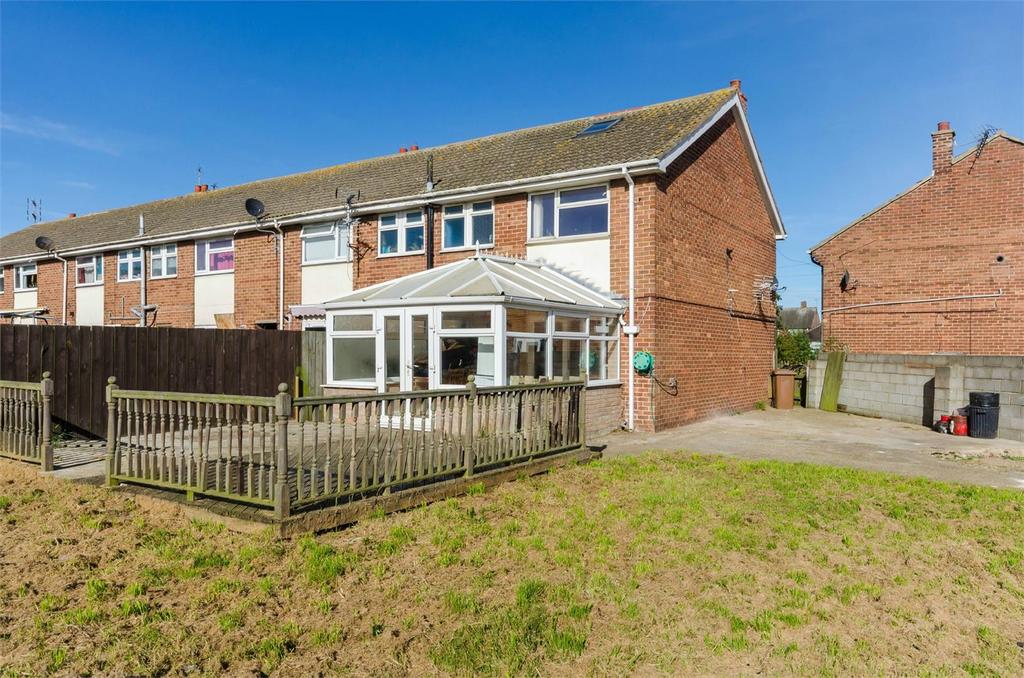 Northfield, WITHERNSEA 3 bed end of terrace house £89,950