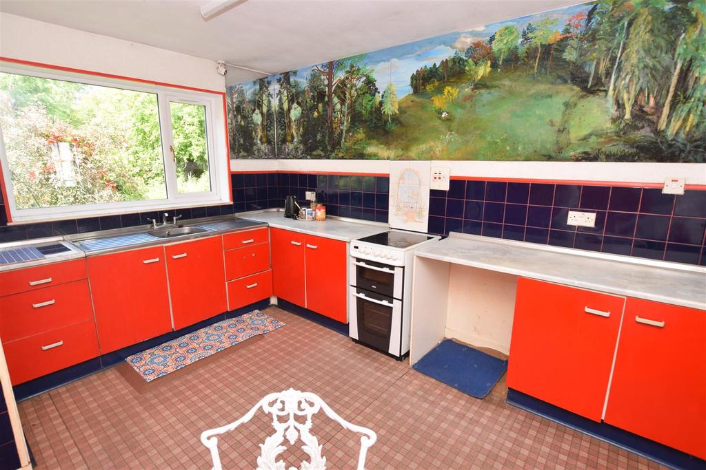 Kitchen two.jpg