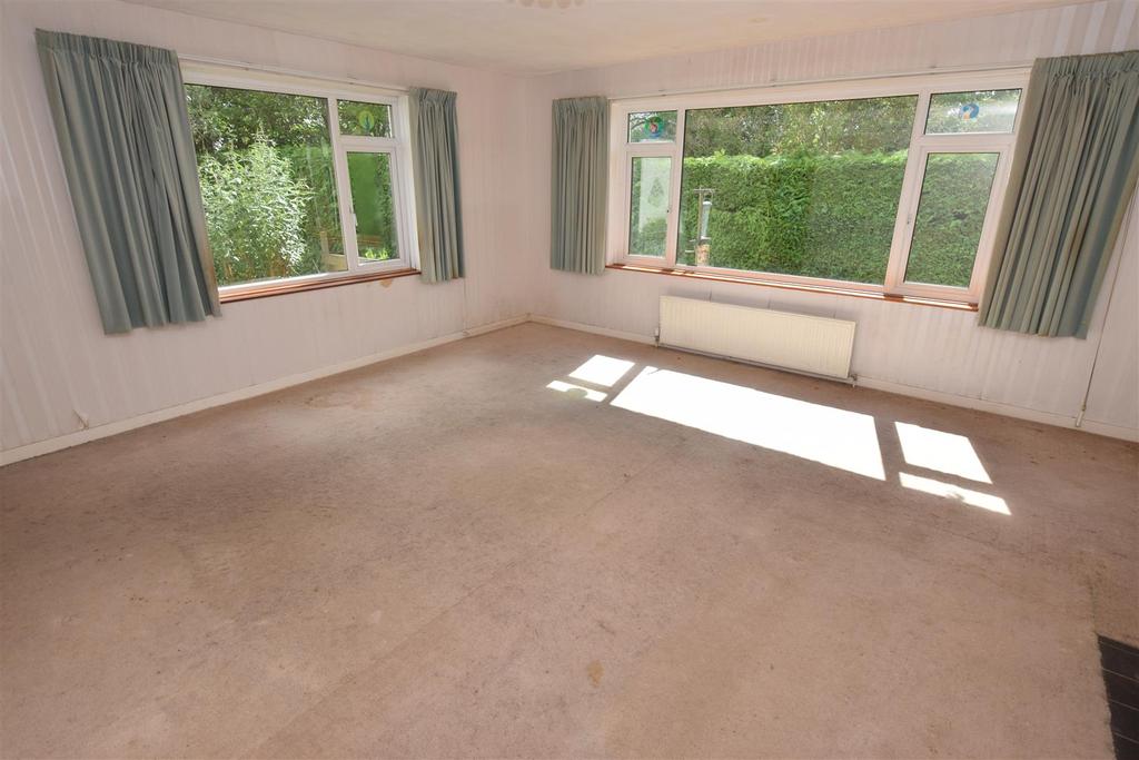 Formal lounge.jpg