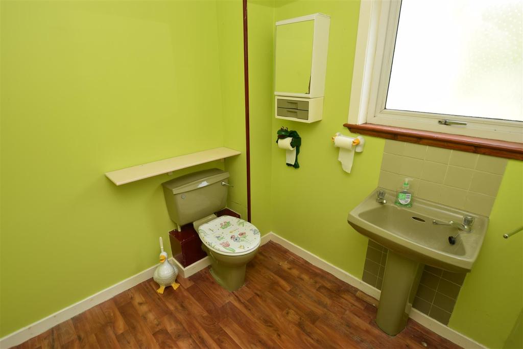 Upstairs bathroom.jpg