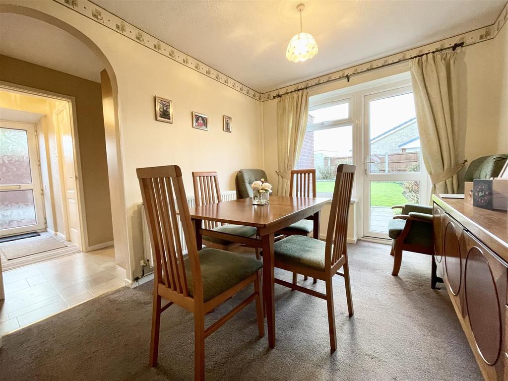 Moorfield Drive, Halesowen 3 bed semidetached house £260,000