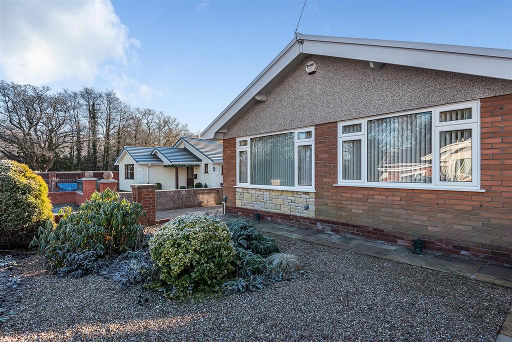 Woodview, Gowerton, Swansea 3 bed detached bungalow £275,000