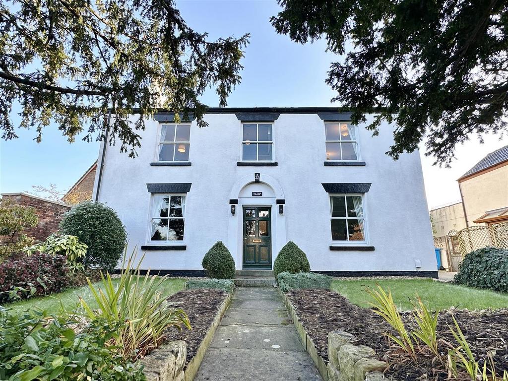 Preston Old Road, Freckleton 4 bed detached house £495,000