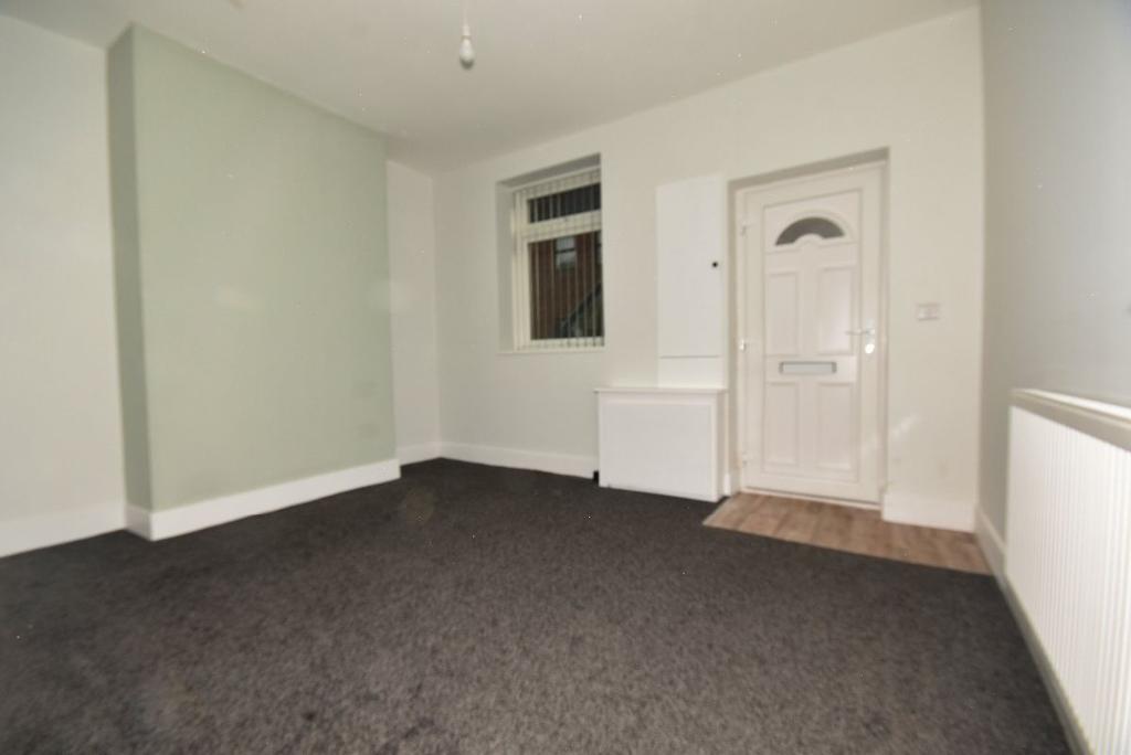 Grove Road, Heron Cross, StokeonTrent, ST4 3AZ 2 bed terraced house