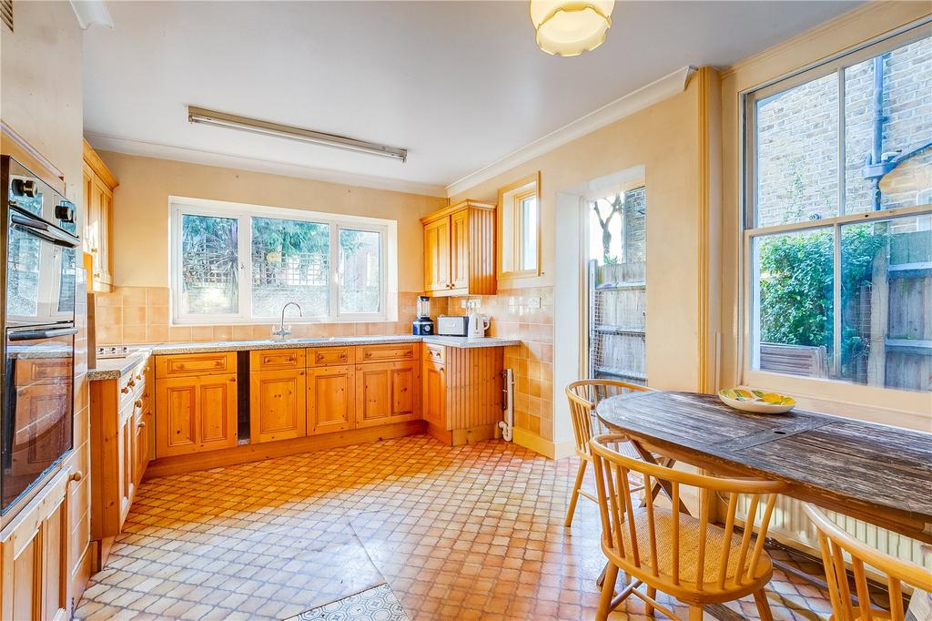 Roseneath Road, SW11 4 bed terraced house £1,395,000