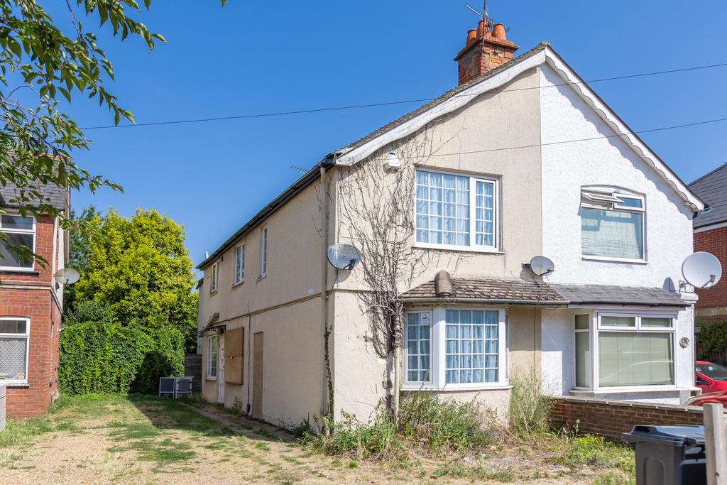 Whitley Wood Road, Reading, RG2 8TJ 3 bed semidetached house for sale