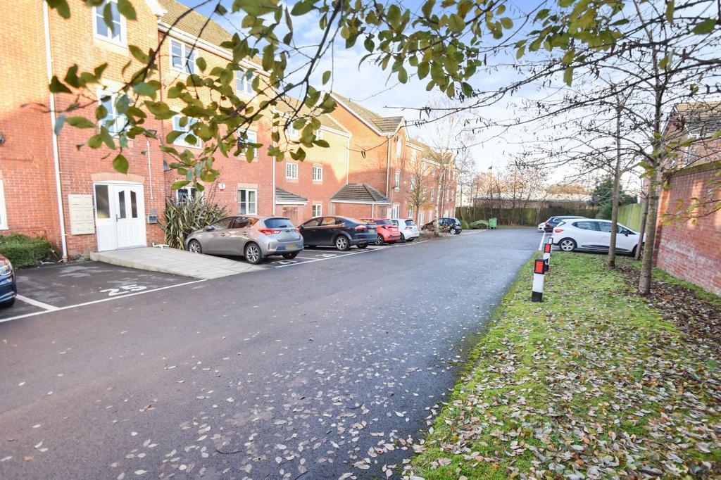 Parkside Mews, Stanley Road, Whitefield 2 bed apartment £140,000