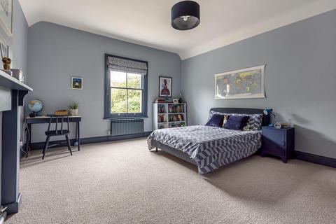 16 Foxgrove Road, Beckenham, BR3 5AT