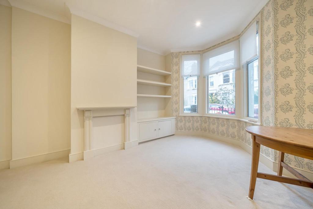 Eccles Road, Battersea 1 bed flat £415,000
