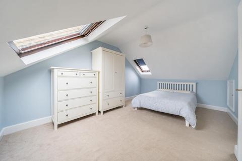 17b Gayville Road, London, SW11 6JW