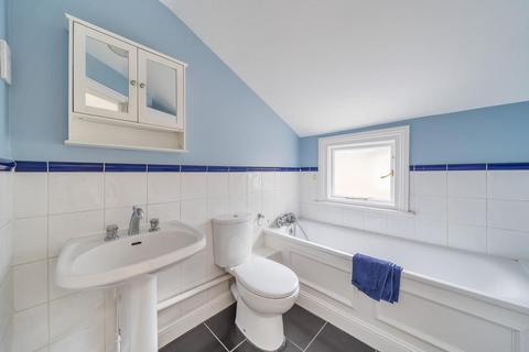 17b Gayville Road, London, SW11 6JW