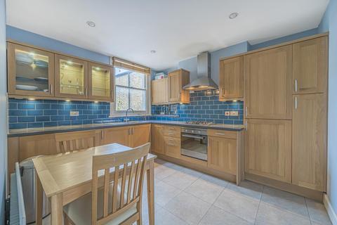17b Gayville Road, London, SW11 6JW