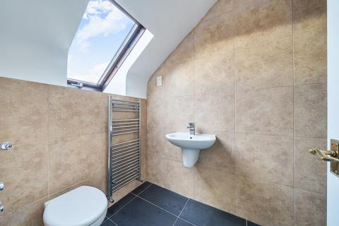 17b Gayville Road, London, SW11 6JW