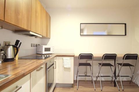 2 bedroom flat for sale - Larden Road, Acton, W3
