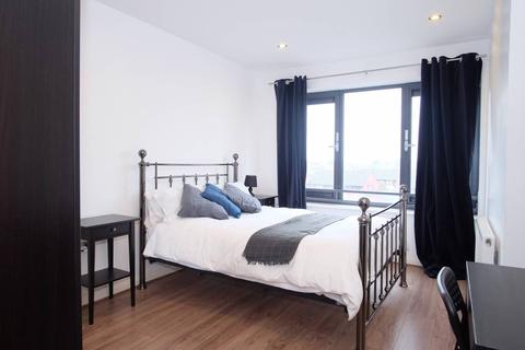 2 bedroom flat for sale - Larden Road, Acton, W3