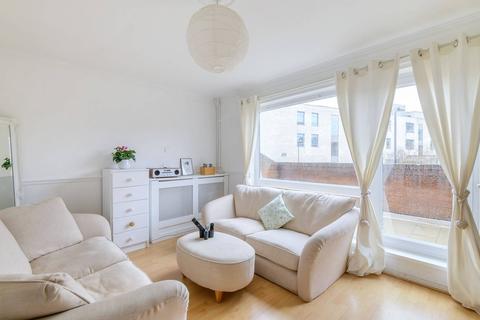 14 Castle Close, London, E9 5TN