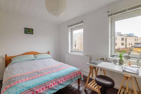 14 Castle Close, London, E9 5TN