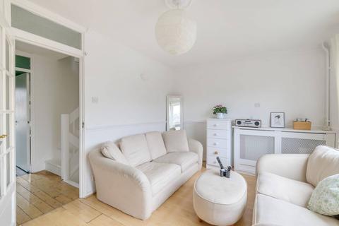 14 Castle Close, London, E9 5TN