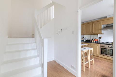 14 Castle Close, London, E9 5TN