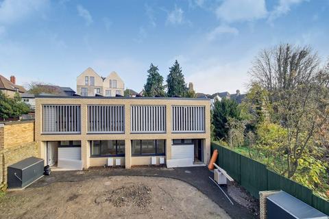 23g Heathfield Road, Croydon, CR0 1EY