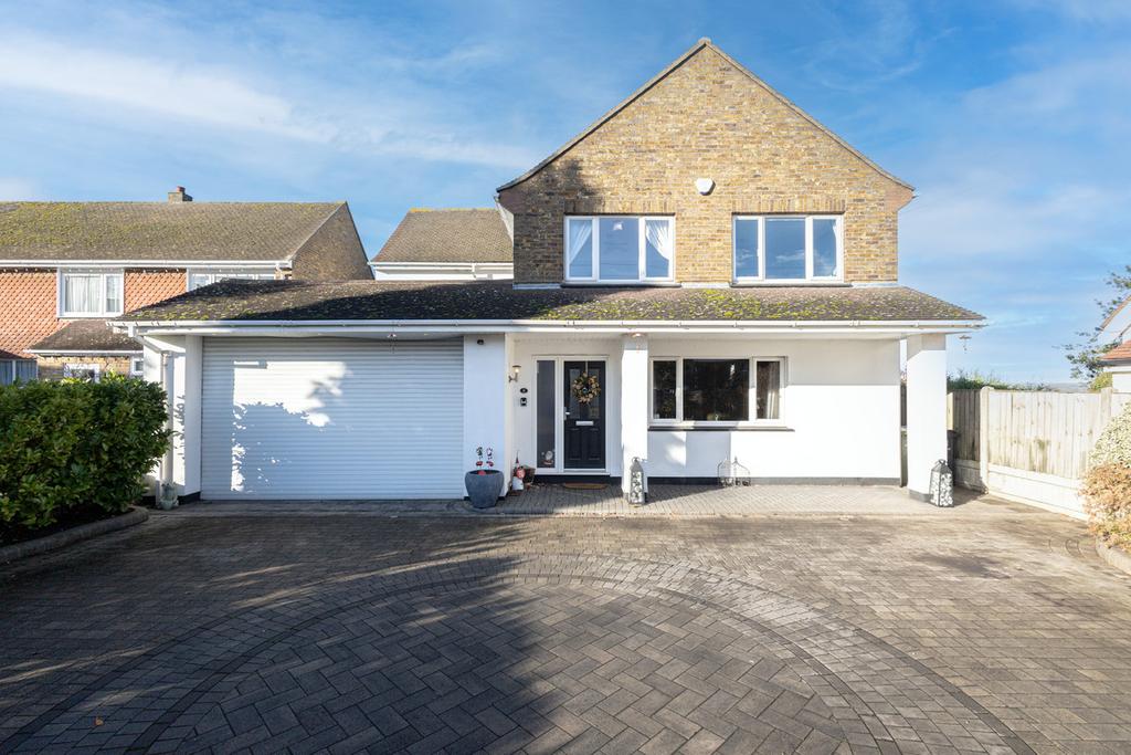 High Road, Rayleigh, SS6 4 bed detached house for sale £850,000