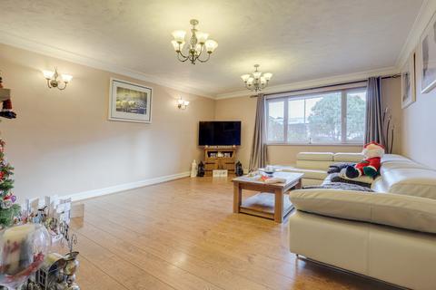 8 High Road, Rayleigh, SS6 7AA