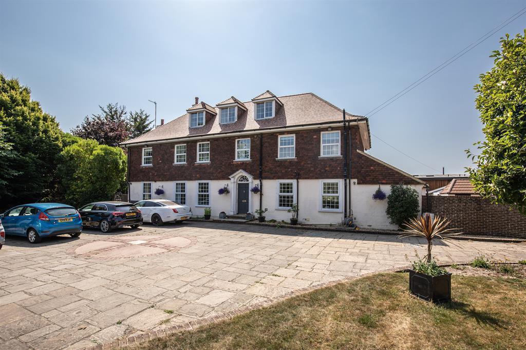 Orchard House, Roundstone Lane, Angmering, West Sussex, BN16 4BB 4 bed