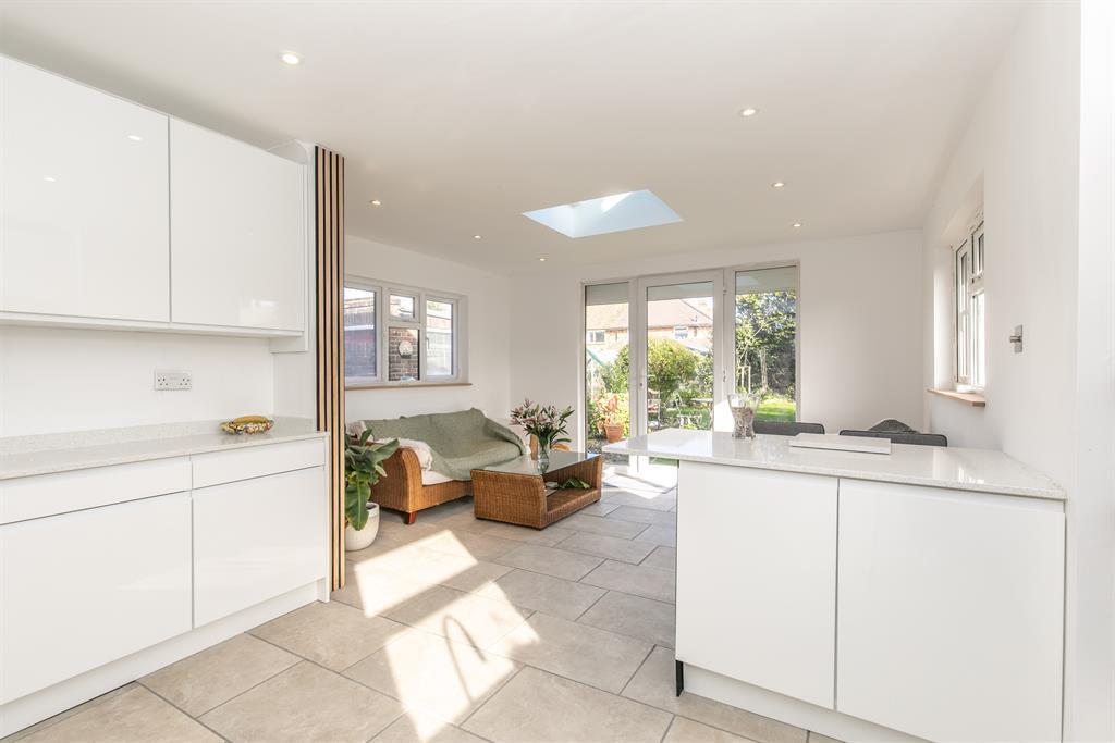 KITCHEN &amp; BREAKFAST/FAMILY ROOM