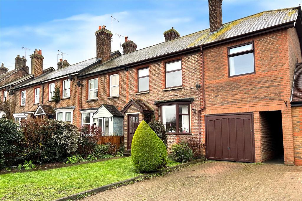 Weavers Hill, Angmering, West Sussex 4 bed end of terrace house £465,000