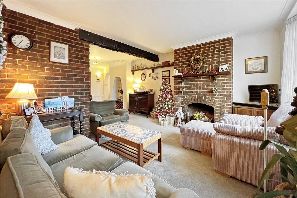 Weavers Hill, Angmering, West Sussex 4 bed end of terrace house £465,000