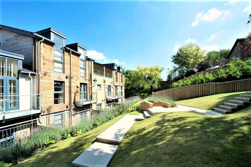 Cometa, 176 Kingsmead Road, Loudwater, Buckinghamshire, HP11 2 bed