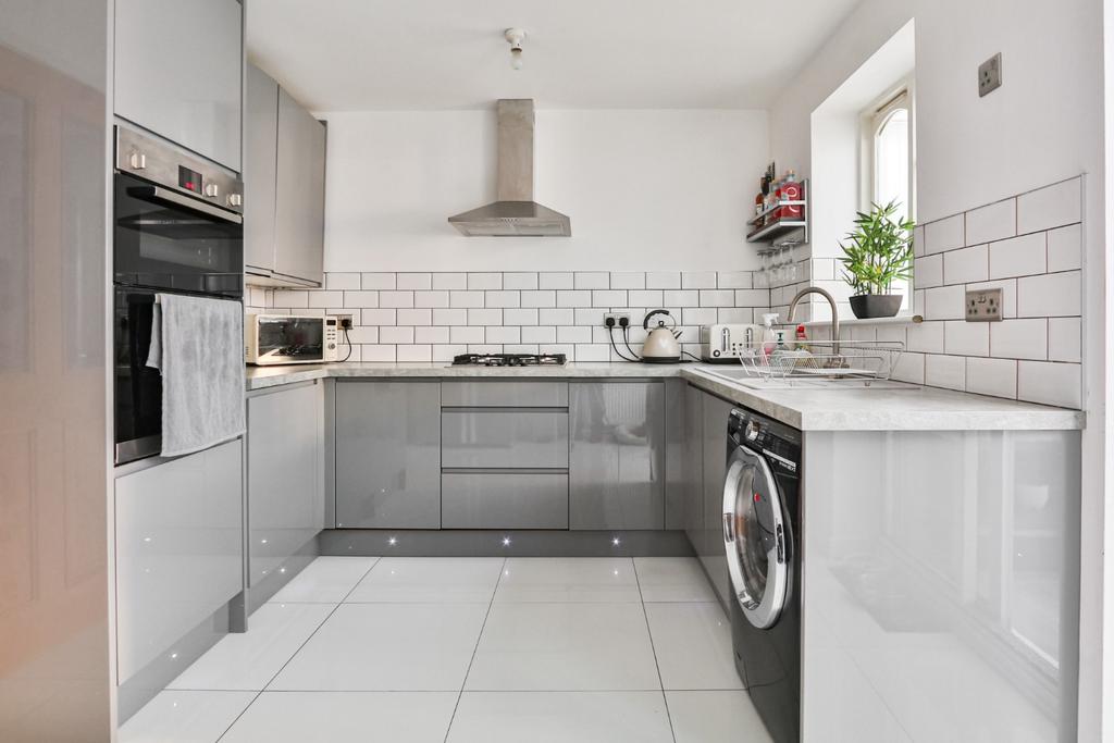 St. Peters View, Bilton, Hull, HU11 4AE 3 bed semidetached house for