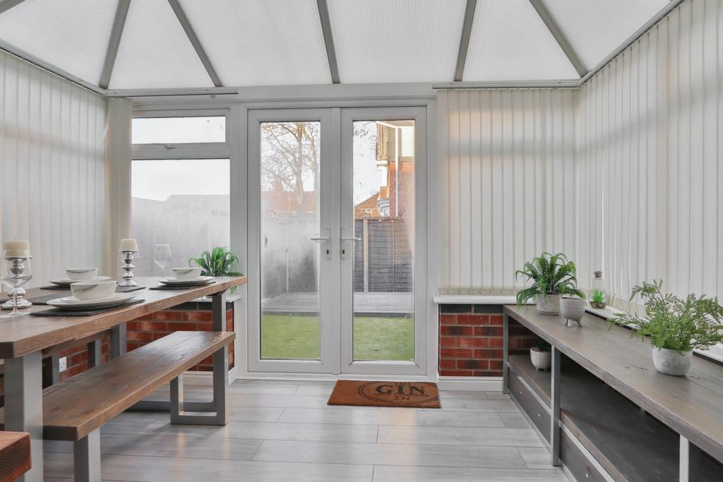 St. Peters View, Bilton, Hull, HU11 4AE 3 bed semidetached house £