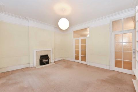 Flat 3, Ilchester Mansions Abingdon Road, London, W8 6AE